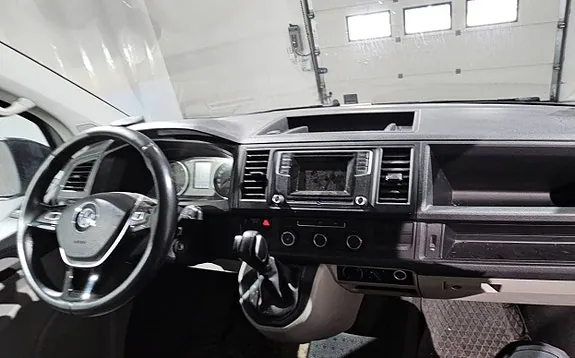 Volkswagen Transporter 2018 photo 3