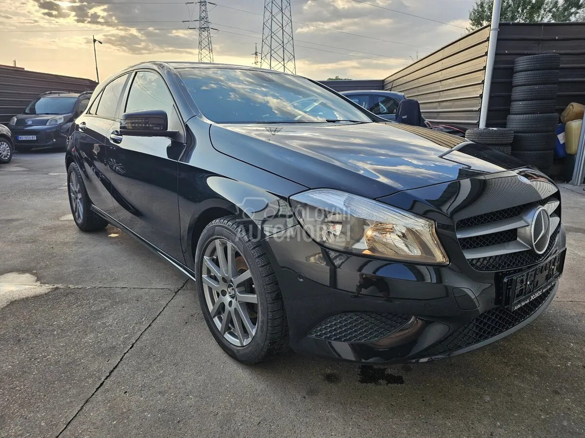 Mercedes-Benz A 160 2015 photo 2