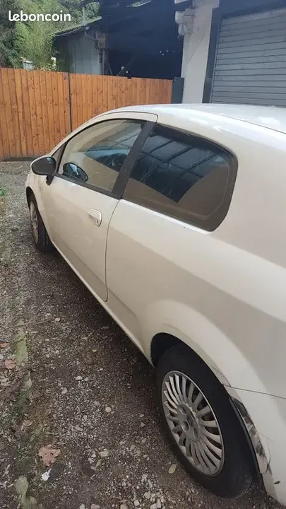Fiat Punto 2011 photo 3