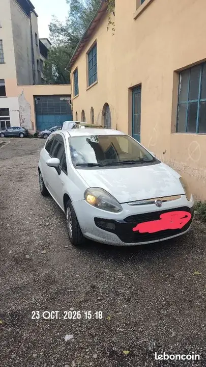 Fiat Punto 2011 photo 2