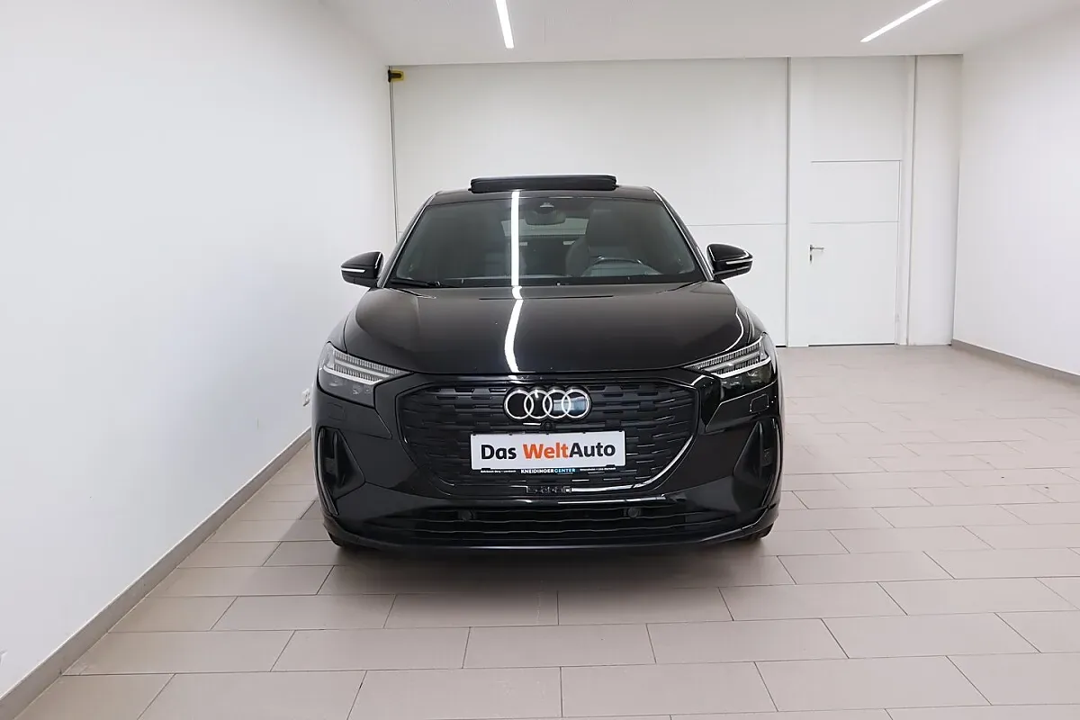 Audi Q4 2022 photo 2
