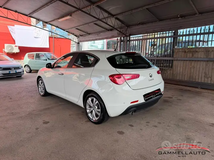 Alfa Romeo Giulietta 2013 photo 4