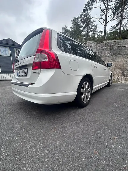 Volvo V70 2011 photo 2