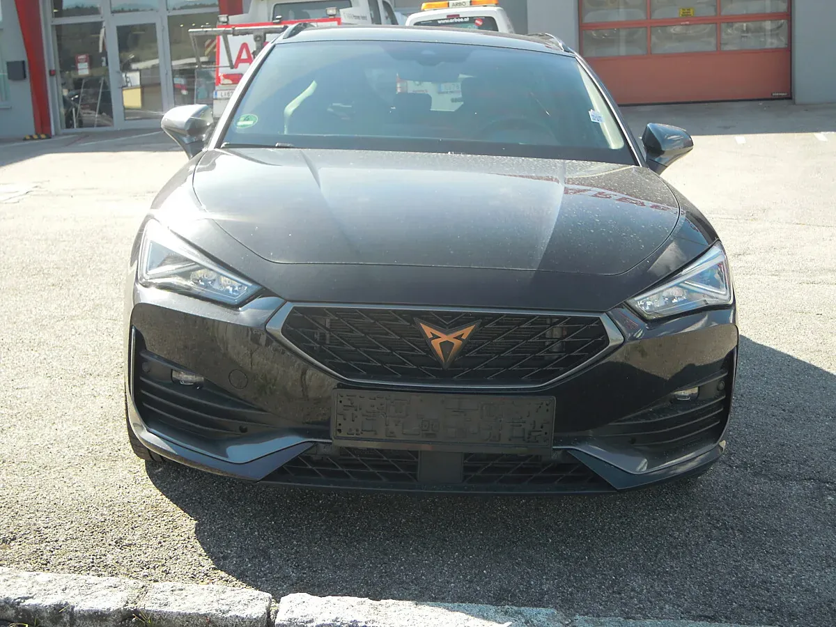 Seat Leon 2023 photo 2
