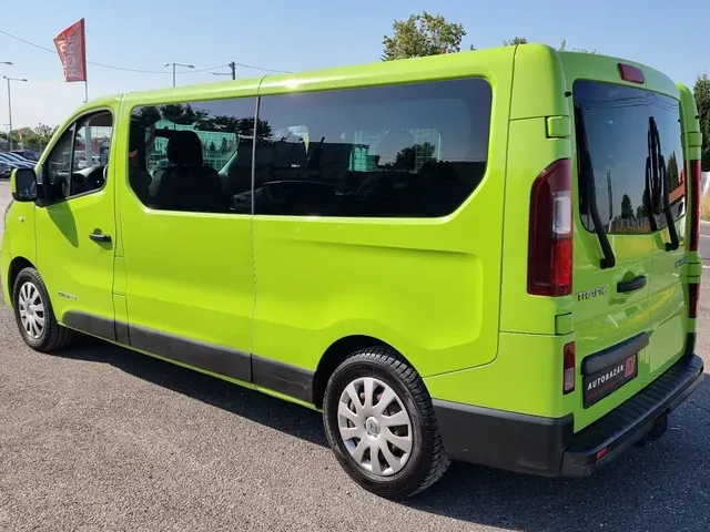 Renault Trafic Minibus 2016 photo 3