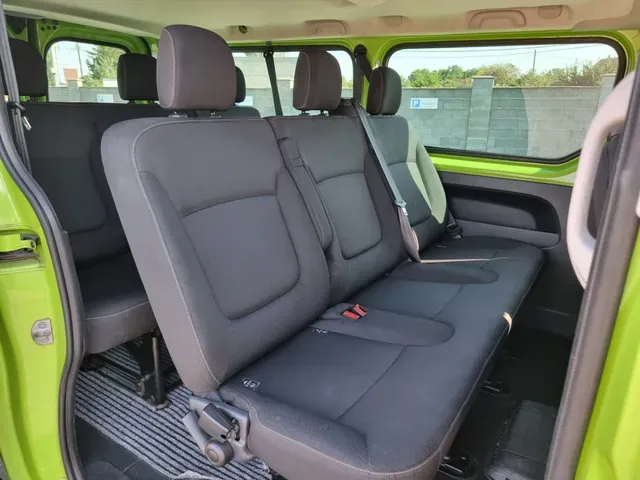 Renault Trafic Minibus 2016 photo 2