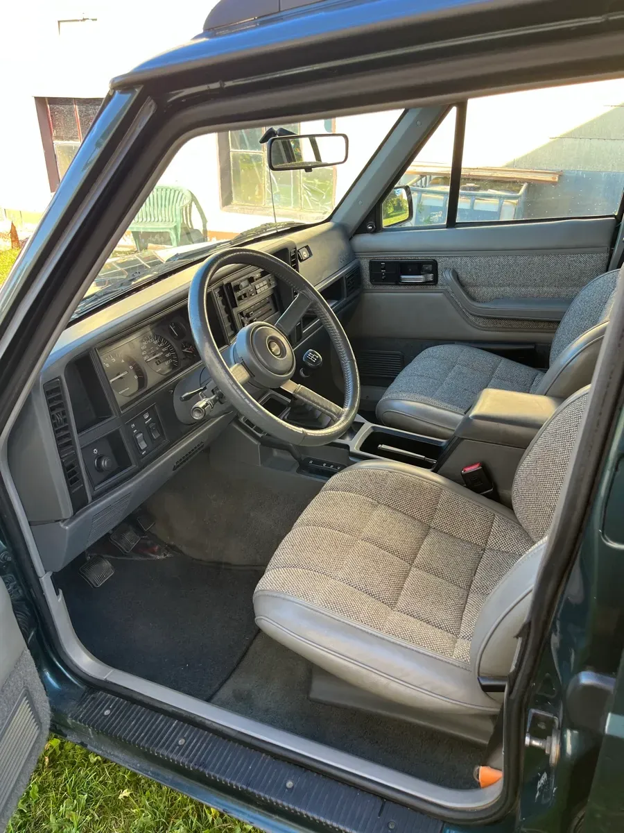 Jeep Cherokee 1993 photo 3