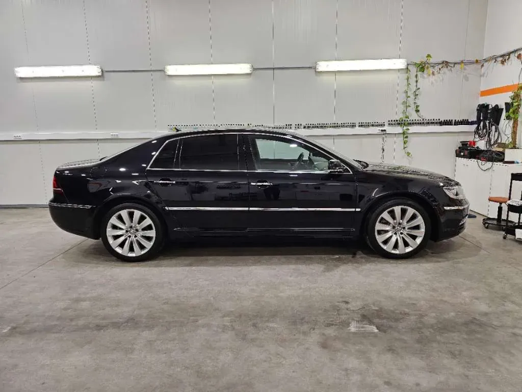 Volkswagen Phaeton 2013 photo 3