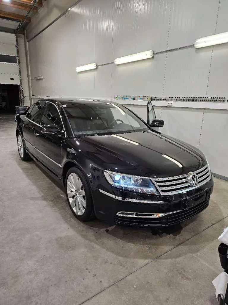 Volkswagen Phaeton 2013 photo 2