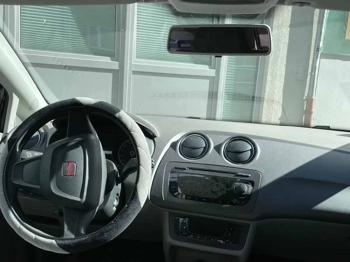 Seat Ibiza 2012 photo 3