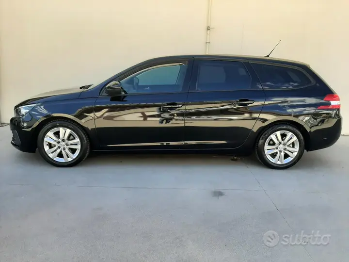 Peugeot 308 2017 photo 2