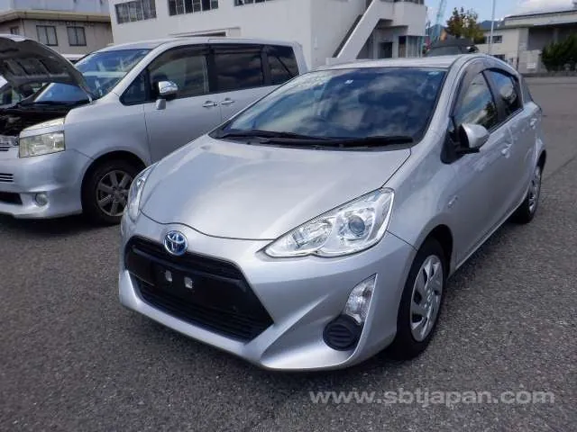 Toyota Aqua 2015 photo 2