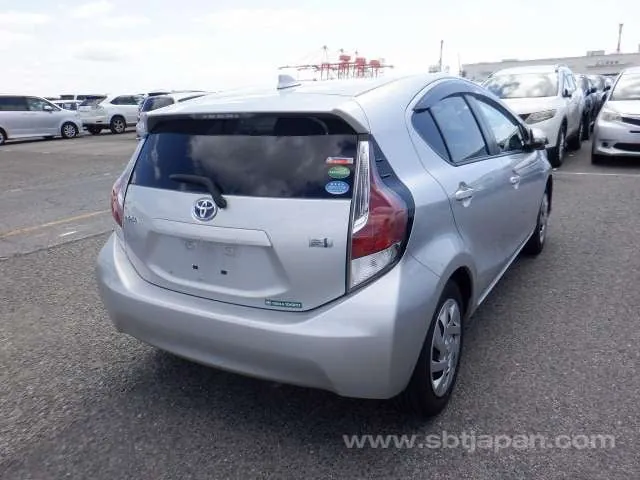 Toyota Aqua 2015 photo 4