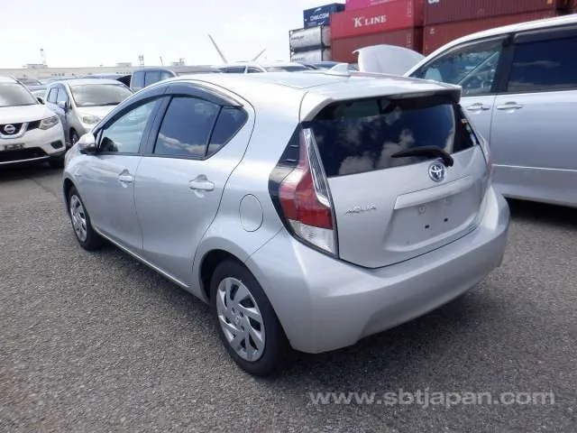 Toyota Aqua 2015 photo 3