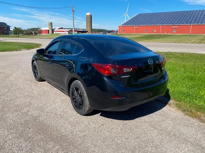 Mazda 3 2018 photo 3