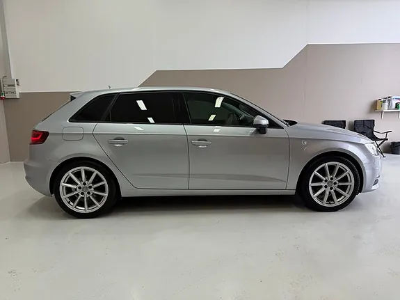 Audi A3 2015 photo 3