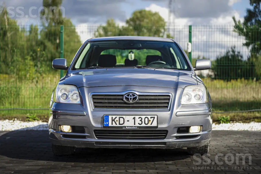 Toyota Avensis 2005 photo 2
