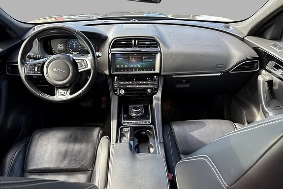 Jaguar F-Pace 2018 photo 5