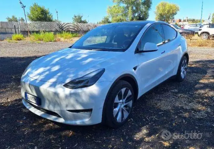Tesla Model Y 2022 photo 2