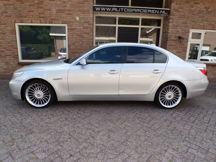 BMW 5 Series 2005 photo 2