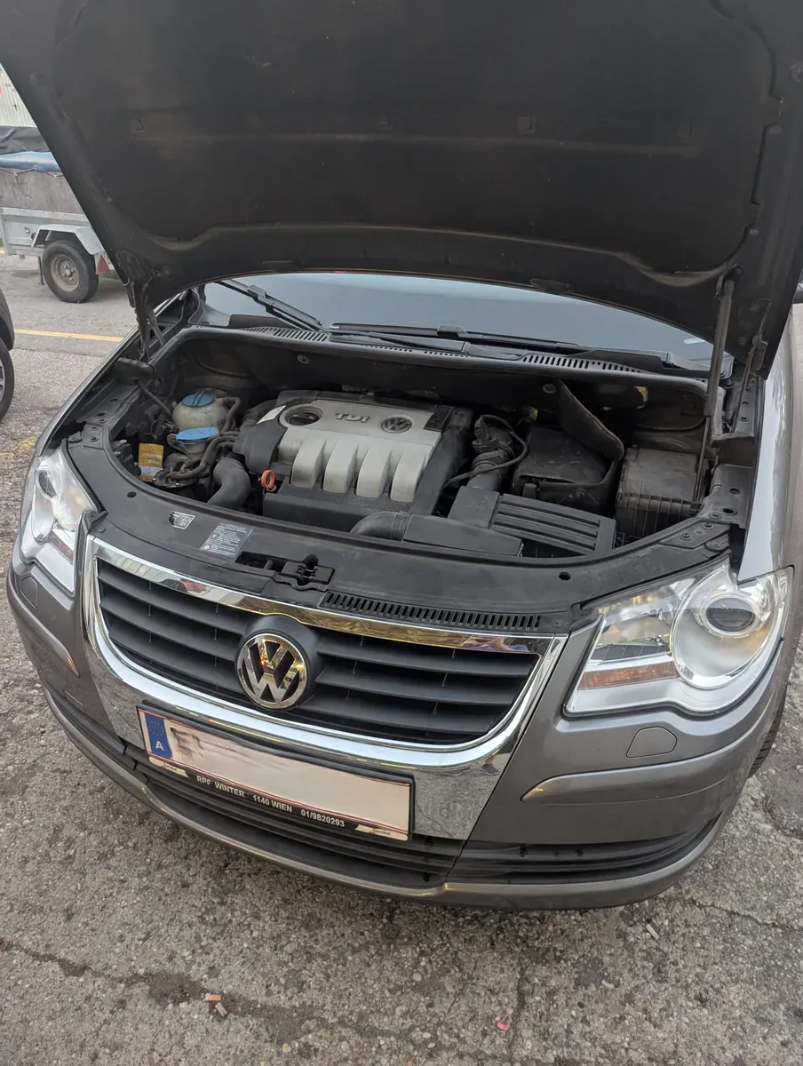 Volkswagen Touran 2008 photo 3