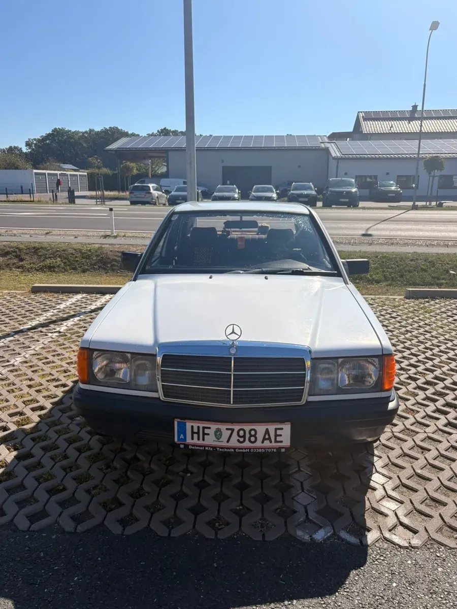 Mercedes-Benz 190 1988 photo 2