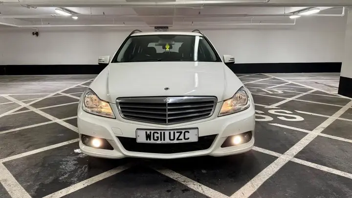Mercedes-Benz C-Class 2011 photo 2