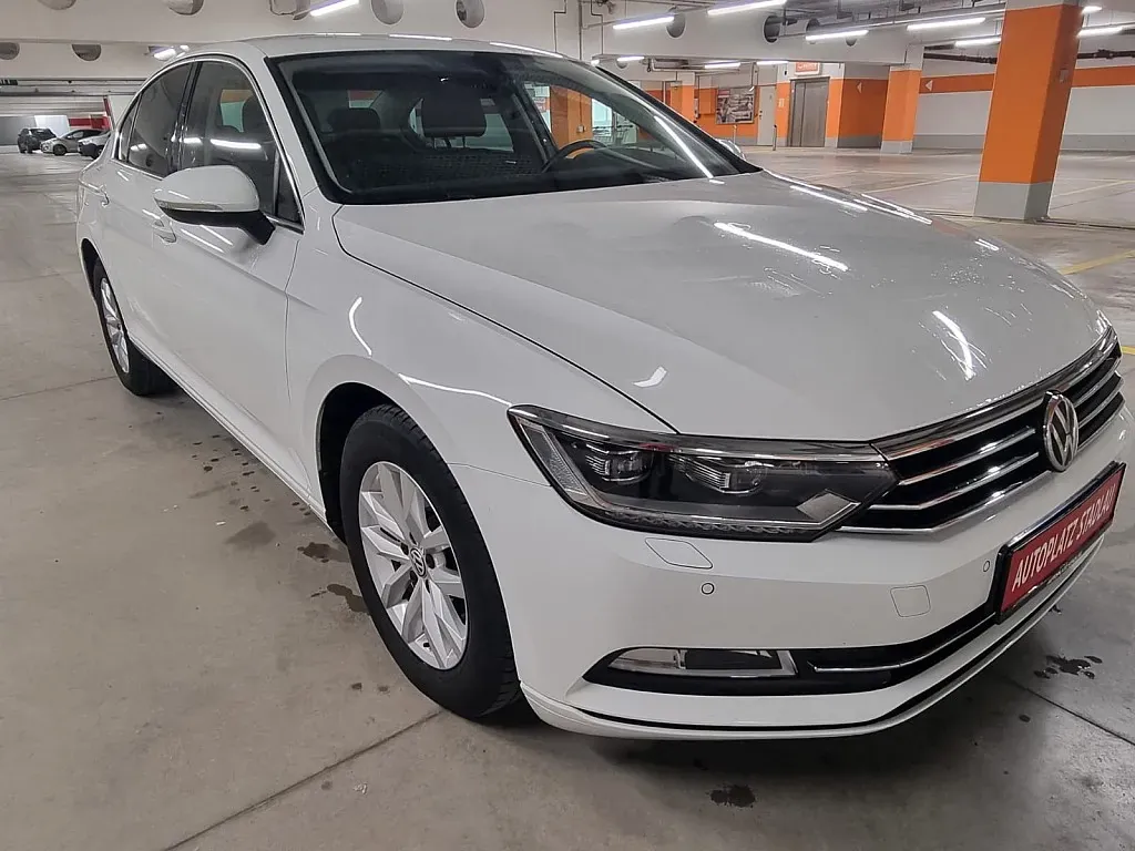 Volkswagen Passat 2018 photo 2