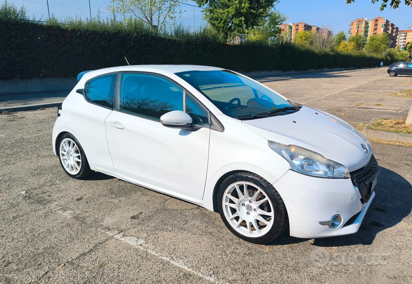 Peugeot 208 2012 photo 4