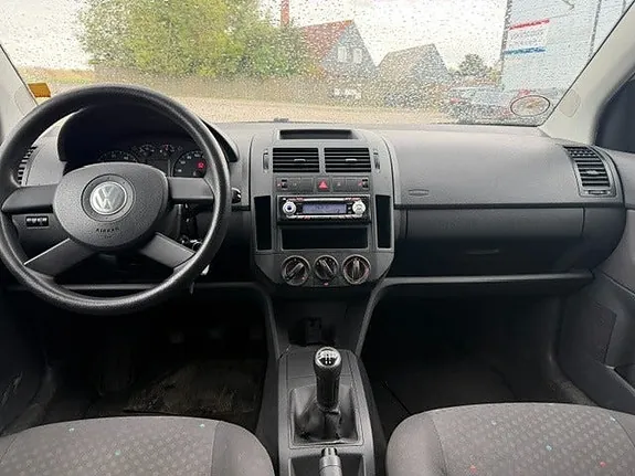 Volkswagen Polo 2004 photo 5