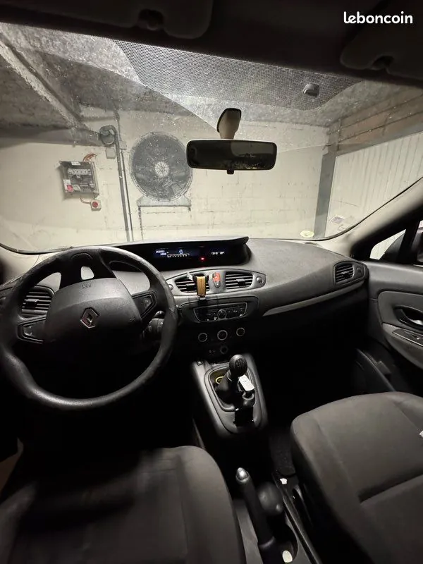 Renault Grand Scenic 2011 photo 3