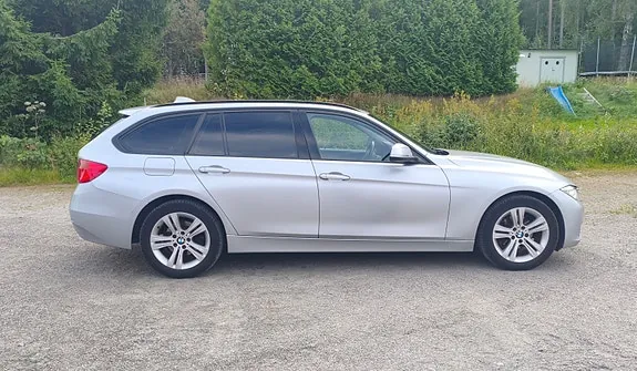 BMW 318D 2013 photo 3