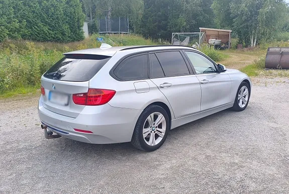 BMW 318D 2013 photo 2
