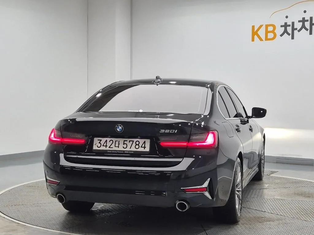BMW 3 Series 2021 photo 3