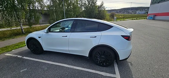 Tesla Model Y 2023 photo 4