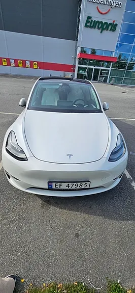 Tesla Model Y 2023 photo 2