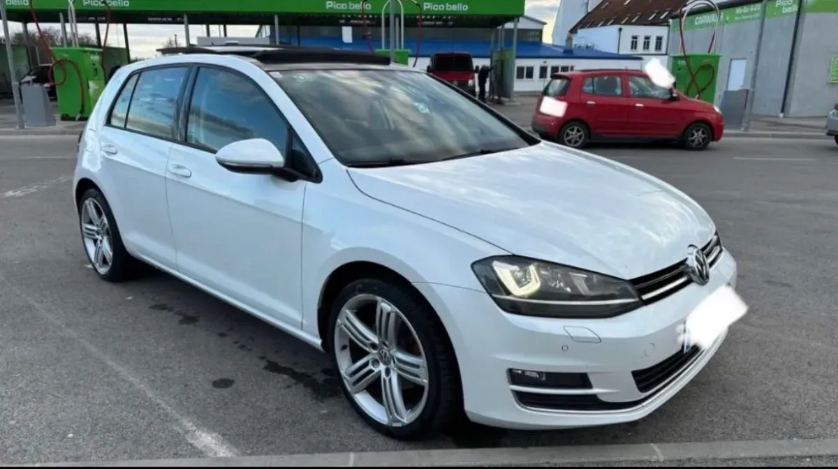 Volkswagen Golf 2012 photo 2
