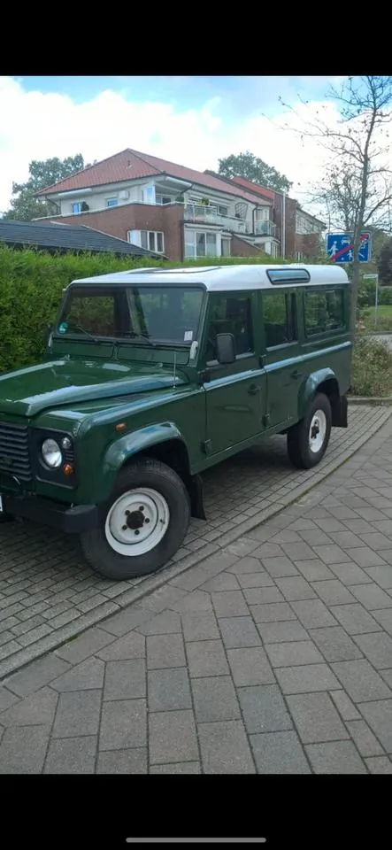 Land Rover Defender 110