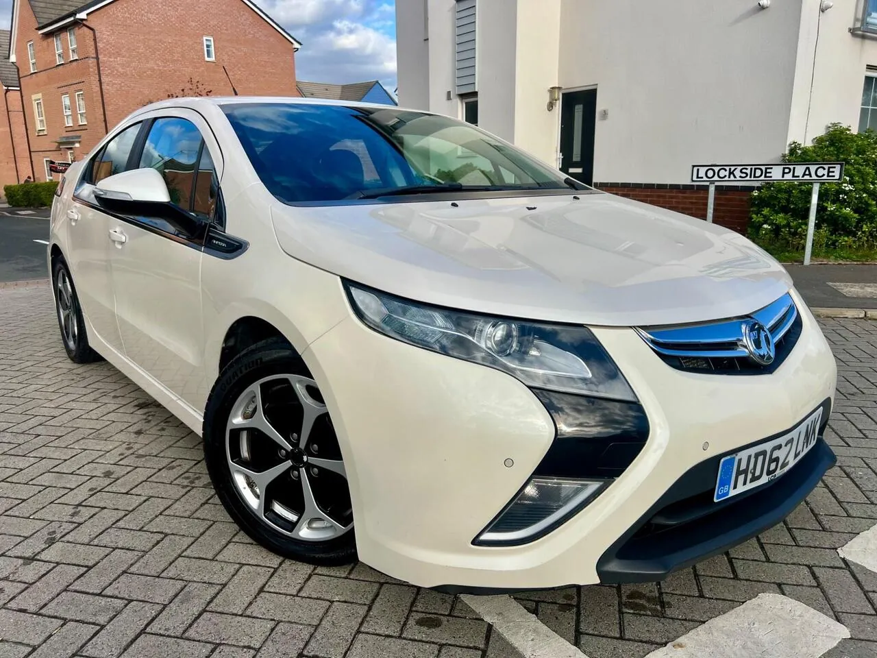 Vauxhall Ampera 2012 photo 2