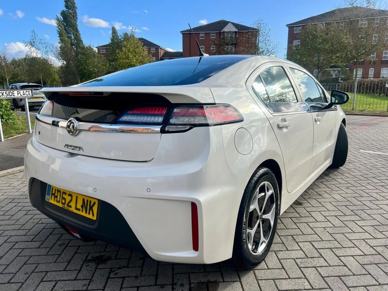 Vauxhall Ampera 2012 photo 3