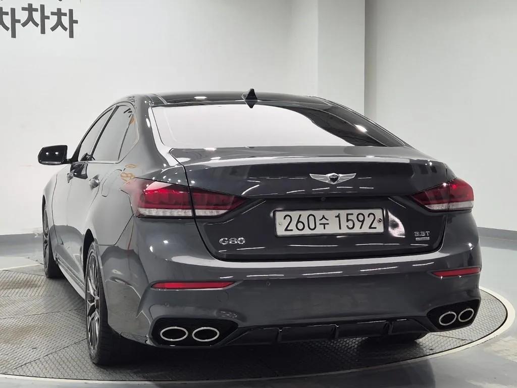 Genesis G80 2017 photo 2