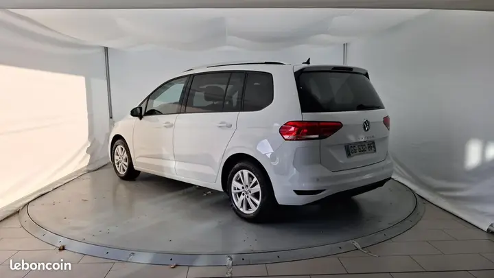 Volkswagen Touran 2023 photo 3