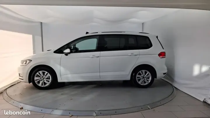 Volkswagen Touran 2023 photo 2