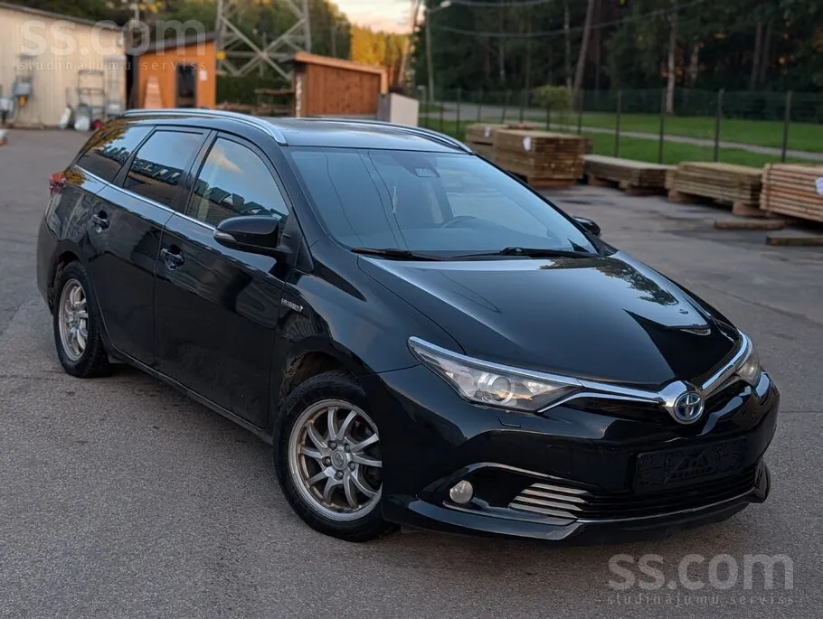 Toyota Auris 2017 photo 2