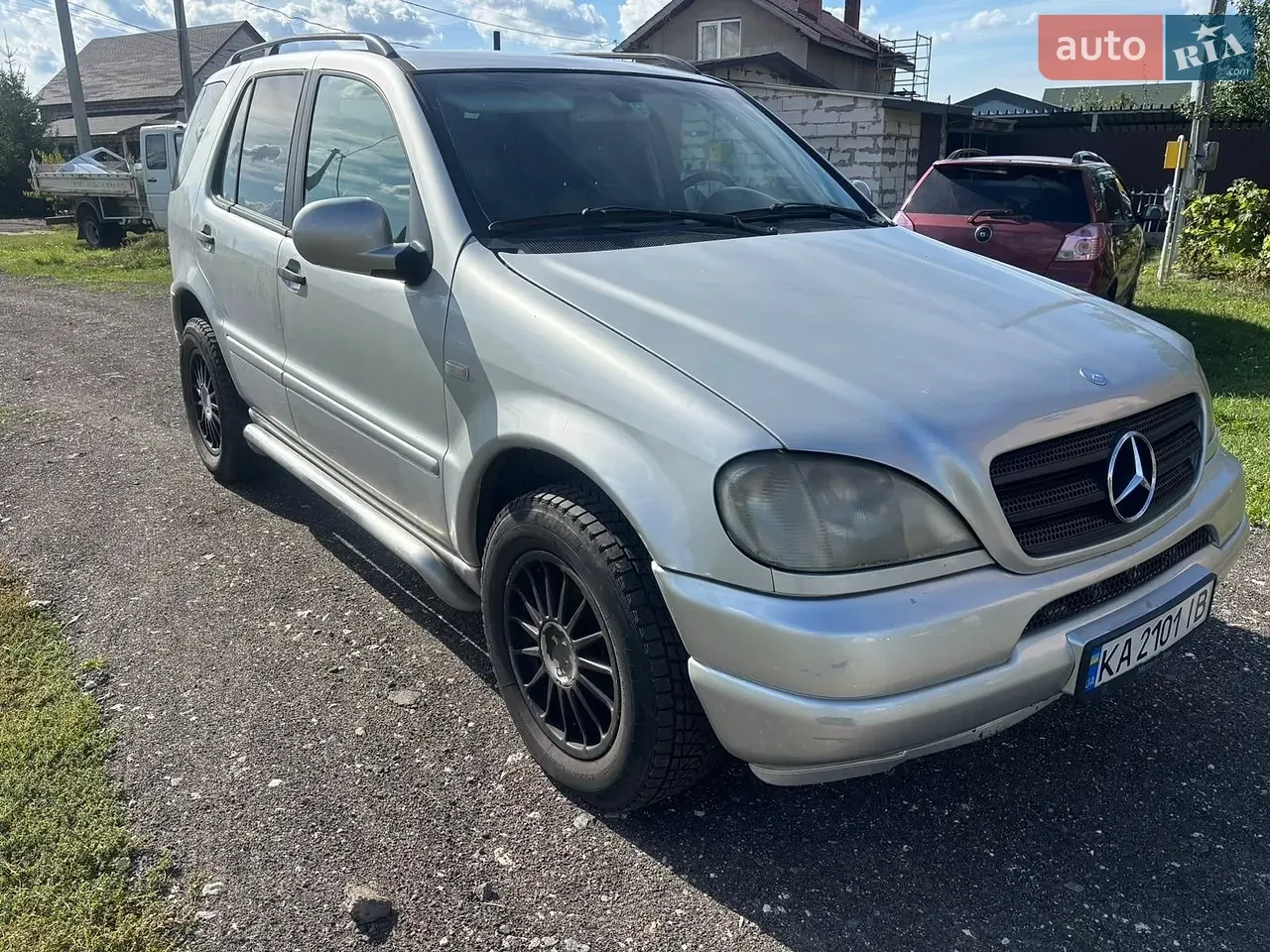 Mercedes-Benz M-Class 2001 photo 2