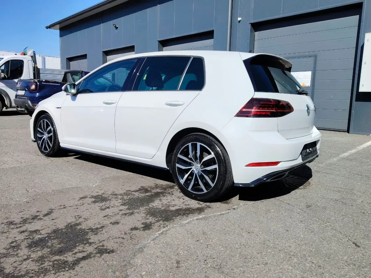 Volkswagen Golf 2018 photo 2