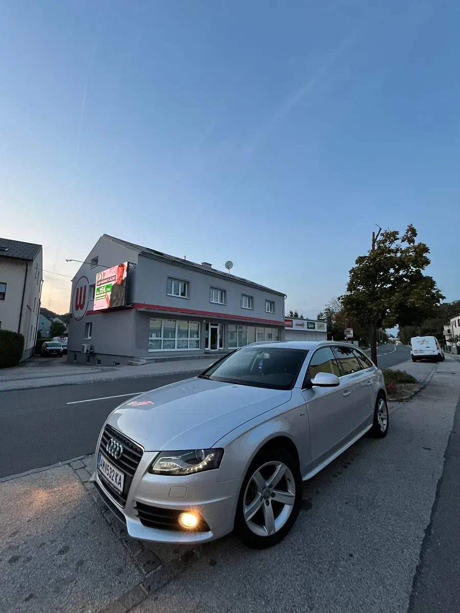 Audi A4 2011 photo 2