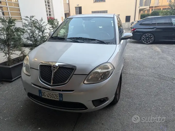 Lancia Ypsilon