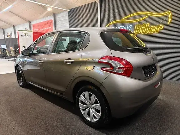 Peugeot 208 2012 photo 3