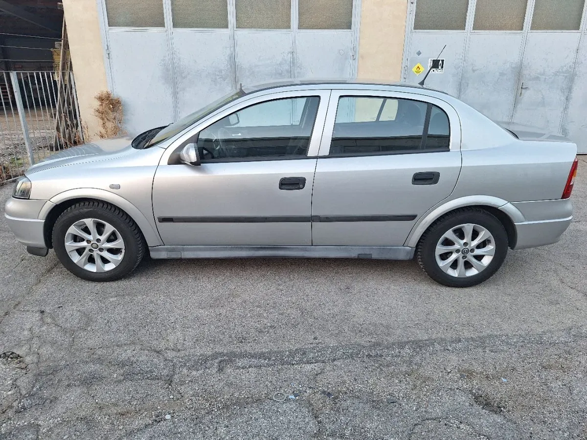 Opel Astra 2000 photo 2